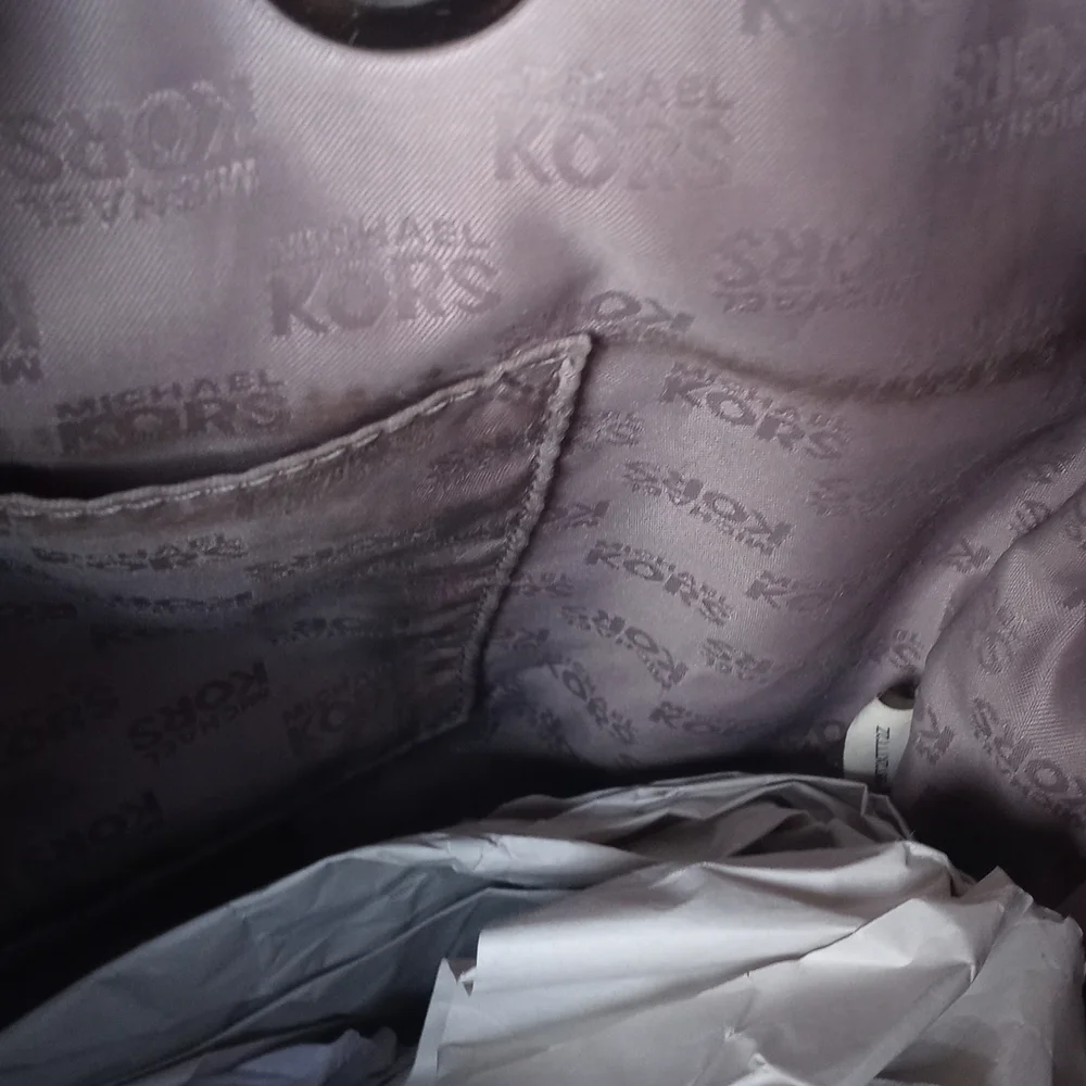 Michael Kors shiney gold bag - Picture 10 of 14